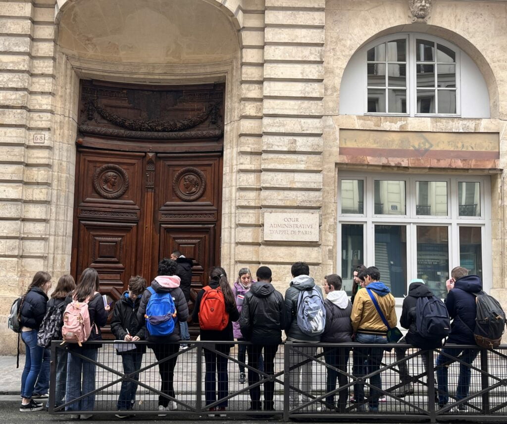 Des collégiens à notre Balade sur les pas de Mozart dans le Marais