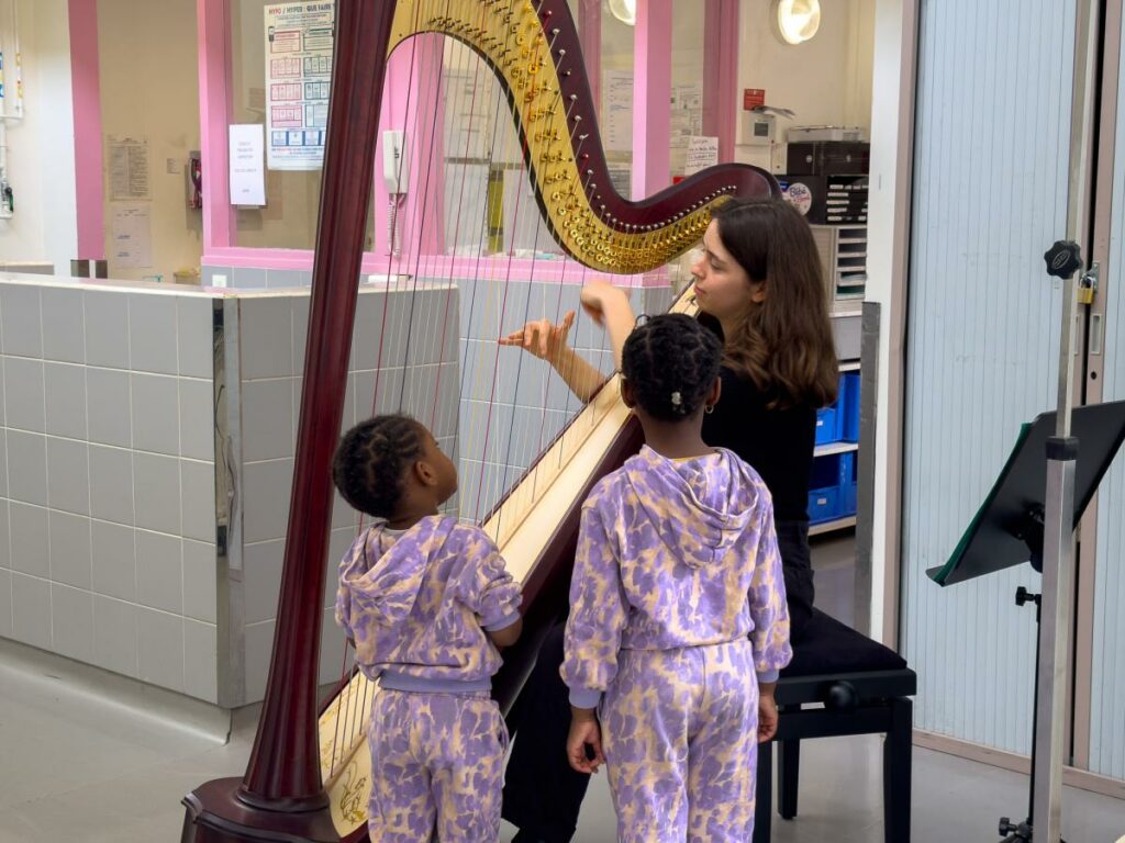 Une étudiante du Pôle sup' 93 joue en service néonatalité