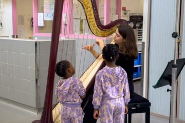 Une étudiante du Pôle sup' 93 joue en service néonatalité